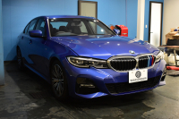 BMW 3シリーズ 320i Mｽﾎﾟｰﾂ G20型 ｺﾝﾌｫｰﾄP ﾊﾟｰｷﾝｸﾞｱｼｽﾄﾌﾟﾗｽ 追従ACC LEDﾍｯﾄﾞﾗｲﾄ  3Dﾋﾞｭｰ全周囲ｶﾒﾗ ﾀｯﾁﾊﾟﾈﾙﾅﾋﾞ ｱｯﾌﾟﾙｶｰﾌﾟﾚｲ  電動ﾄﾗﾝｸ 側面衝突&車線変更&逸脱&歩行者警告 液晶ﾒｰﾀｰ 後退ｱｼｽﾄ Pｱｼｽﾄ ｱｸﾃｨﾌﾞPDC緊急ﾌﾞﾚｰｷ 18AW  2年保証