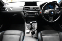 BMW Mシリーズ M2 ｺﾝﾍﾟﾃｨｼｮﾝ 6速MT LCI後期 ﾍｷｻｺﾞﾅﾙLEDﾍｯﾄﾞﾗｲﾄ&ﾃｰﾙ ﾋｰﾀｰ付黒革 harman/kardon ﾀｯﾁﾊﾟﾈﾙHDDﾅﾋﾞBｶﾒﾗ 19AW 車線逸脱&歩行者警告 衝突軽減ﾌﾞﾚｰｷ ｶｰﾎﾞﾝｲﾝﾃﾘｱ Mｼｰﾄﾍﾞﾙﾄ  2年保証