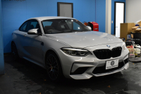 BMW Mシリーズ M2 ｺﾝﾍﾟﾃｨｼｮﾝ 6速MT LCI後期 ﾍｷｻｺﾞﾅﾙLEDﾍｯﾄﾞﾗｲﾄ&ﾃｰﾙ ﾋｰﾀｰ付黒革 harman/kardon ﾀｯﾁﾊﾟﾈﾙHDDﾅﾋﾞBｶﾒﾗ 19AW 車線逸脱&歩行者警告 衝突軽減ﾌﾞﾚｰｷ ｶｰﾎﾞﾝｲﾝﾃﾘｱ Mｼｰﾄﾍﾞﾙﾄ  2年保証