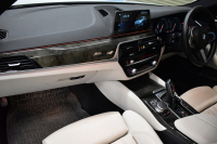 BMW 5シリーズ 530i Mｽﾎﾟｰﾂ ﾊｲﾗｲﾝP 液晶ﾒｰﾀｰ  高出力ﾓﾃﾞﾙ  全席ﾋｰﾀｰ付ｱｲﾎﾞﾘｰﾚｻﾞｰ LEDﾍｯﾄﾞﾗｲﾄ 追従ACC 車線変更警告 ﾀｯﾁﾊﾟﾈﾙ対応iﾄﾞﾗｲﾌﾞHDDﾅﾋﾞﾌﾙｾｸﾞ 3Dﾋﾞｭｰ ｽﾃｱﾘﾝｸﾞｻﾎﾟｰﾄ Pｱｼｽﾄﾌﾟﾗｽ 電動ﾄﾗﾝｸ ｽﾏｰﾄｷｰ 2年保証