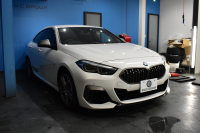 BMW 2シリーズ M235iｸﾞﾗﾝｸｰﾍﾟ Xﾄﾞﾗｲﾌﾞ ｱﾀﾞﾌﾟﾃｨﾌﾞｻｽﾍﾟﾝｼｮﾝ HUD Mｽﾎﾟｰﾂｼｰﾄ 追従ACC  ﾍｷｻｺﾞﾅﾙLEDﾍｯﾄﾞﾗｲﾄ Mｽﾎﾟｰﾂﾌﾞﾚｰｷ 車線変更&逸脱&歩行者警告 ﾗｲﾌﾞｺｯｸﾋﾟｯﾄ ｱｯﾌﾟﾙｶｰﾌﾟﾚｲ ﾀｯﾁﾊﾟﾈﾙﾅﾋﾞ Bｶﾒﾗ ｽﾏｰﾄｷｰ 2年保証