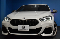 BMW 2シリーズ M235iｸﾞﾗﾝｸｰﾍﾟ Xﾄﾞﾗｲﾌﾞ ｱﾀﾞﾌﾟﾃｨﾌﾞｻｽﾍﾟﾝｼｮﾝ HUD Mｽﾎﾟｰﾂｼｰﾄ 追従ACC  ﾍｷｻｺﾞﾅﾙLEDﾍｯﾄﾞﾗｲﾄ Mｽﾎﾟｰﾂﾌﾞﾚｰｷ 車線変更&逸脱&歩行者警告 ﾗｲﾌﾞｺｯｸﾋﾟｯﾄ ｱｯﾌﾟﾙｶｰﾌﾟﾚｲ ﾀｯﾁﾊﾟﾈﾙﾅﾋﾞ Bｶﾒﾗ ｽﾏｰﾄｷｰ 2年保証