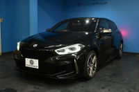 BMW 1シリーズ M135i xDrive ﾌﾙﾀｲﾑ4WD ﾃﾞﾋﾞｭｰP ｺﾝﾌｫｰﾄP ﾅﾋﾞｹﾞｰｼｮﾝP 可変ｻｽﾍﾟﾝｼｮﾝ Mｽﾎﾟｰﾂﾌﾞﾚｰｷ ACC Pｱｼｽﾄ BMWﾗｲﾌﾞｺｯｸﾋﾟｯﾄ ﾋｰﾀｰ付ｱﾙｶﾝﾀｰﾗｺﾝﾋﾞｽﾎﾟｰﾂｼｰﾄ ﾀｯﾁﾊﾟﾈﾙﾅﾋﾞ ｱｯﾌﾟﾙｶｰﾌﾟﾚｲ ﾍｷｻｺﾞﾅﾙLEDﾍｯﾄﾞﾗｲﾄ  2年保証