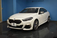 BMW 2シリーズ M235iｸﾞﾗﾝｸｰﾍﾟ Xﾄﾞﾗｲﾌﾞ ﾃﾞﾋﾞｭｰP ｱﾀﾞﾌﾟﾃｨﾌﾞｻｽﾍﾟﾝｼｮﾝ Mｼｰﾄﾍﾞﾙﾄ ﾋｰﾀｰ付Mｽﾎﾟｰﾂｼｰﾄ 追従ACC  ﾍｷｻｺﾞﾅﾙLEDﾍｯﾄﾞﾗｲﾄ Mｽﾎﾟｰﾂﾌﾞﾚｰｷ 車線変更&逸脱&歩行者警告 ﾗｲﾌﾞｺｯｸﾋﾟｯﾄ ｱｯﾌﾟﾙｶｰﾌﾟﾚｲ ﾀｯﾁﾊﾟﾈﾙﾅﾋﾞ Bｶﾒﾗ 2年保証