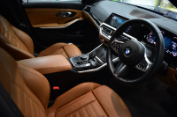 BMW 3シリーズ 320i Mｽﾎﾟｰﾂ G20型 ﾊｲﾗｲﾝP ﾊﾟｰｷﾝｸﾞｱｼｽﾄﾌﾟﾗｽ ﾋｰﾀｰ付茶革 追従ACC LEDﾍｯﾄﾞﾗｲﾄ  3Dﾋﾞｭｰ全周囲ｶﾒﾗ ﾀｯﾁﾊﾟﾈﾙﾅﾋﾞ ｱｯﾌﾟﾙｶｰﾌﾟﾚｲ 側面衝突&車線変更&逸脱&歩行者警告 液晶ﾒｰﾀｰ 後退ｱｼｽﾄ ｱｸﾃｨﾌﾞPDC緊急ﾌﾞﾚｰｷ 18AW  2年保証