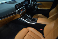 BMW 3シリーズ 320i Mｽﾎﾟｰﾂ G20型 ﾊｲﾗｲﾝP ﾊﾟｰｷﾝｸﾞｱｼｽﾄﾌﾟﾗｽ ﾋｰﾀｰ付茶革 追従ACC LEDﾍｯﾄﾞﾗｲﾄ  3Dﾋﾞｭｰ全周囲ｶﾒﾗ ﾀｯﾁﾊﾟﾈﾙﾅﾋﾞ ｱｯﾌﾟﾙｶｰﾌﾟﾚｲ 側面衝突&車線変更&逸脱&歩行者警告 液晶ﾒｰﾀｰ 後退ｱｼｽﾄ ｱｸﾃｨﾌﾞPDC緊急ﾌﾞﾚｰｷ 18AW  2年保証