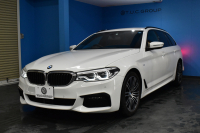 BMW 5シリーズ 530iﾂｰﾘﾝｸﾞ Mｽﾎﾟｰﾂ ﾊｲﾗｲﾝP 新ﾃﾞｻﾞｲﾝ液晶ﾒｰﾀｰ LEDﾍｯﾄﾞﾗｲﾄ 全席ｼｰﾄﾋｰﾀｰ 付黒革 追従ACC HUD ﾀｯﾁﾊﾟﾈﾙHDDﾅﾋﾞ 3Dﾋﾞｭｰ Pｱｼｽﾄ 車線変更&逸脱&歩行者警告  19AW 2年保証