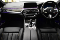 BMW 5シリーズ 530iﾂｰﾘﾝｸﾞ Mｽﾎﾟｰﾂ ﾊｲﾗｲﾝP 新ﾃﾞｻﾞｲﾝ液晶ﾒｰﾀｰ LEDﾍｯﾄﾞﾗｲﾄ 全席ｼｰﾄﾋｰﾀｰ 付黒革 追従ACC HUD ﾀｯﾁﾊﾟﾈﾙHDDﾅﾋﾞ 3Dﾋﾞｭｰ Pｱｼｽﾄ 車線変更&逸脱&歩行者警告  19AW 2年保証