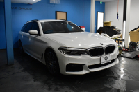 BMW 5シリーズ 530iﾂｰﾘﾝｸﾞ Mｽﾎﾟｰﾂ ﾊｲﾗｲﾝP 新ﾃﾞｻﾞｲﾝ液晶ﾒｰﾀｰ LEDﾍｯﾄﾞﾗｲﾄ 全席ｼｰﾄﾋｰﾀｰ 付黒革 追従ACC HUD ﾀｯﾁﾊﾟﾈﾙHDDﾅﾋﾞ 3Dﾋﾞｭｰ Pｱｼｽﾄ 車線変更&逸脱&歩行者警告  19AW 2年保証