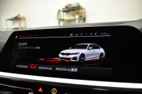 BMW 3シリーズ 330i Mｽﾎﾟｰﾂ G20型 高出力 ｲﾉﾍﾞｰｼｮﾝ&ﾊｲﾗｲﾝ&ｺﾝﾌｫｰﾄP 3Dﾃﾞｻﾞｲﾝﾏﾌﾗｰ&ﾀﾞｳﾝｻｽ ﾚｰｻﾞｰLEDﾗｲﾄ ﾋｰﾀｰ付黒革 HUD ACC 19AW Mｽﾎﾟｰﾂﾌﾞﾚｰｷ ﾊﾟｰｷﾝｸﾞｱｼｽﾄ+  3Dﾋﾞｭｰ全周囲ｶﾒﾗ ﾀｯﾁﾊﾟﾈﾙﾅﾋﾞ ｱｯﾌﾟﾙｶｰﾌﾟﾚｲ 側面衝突&車線変更警告  2年保証