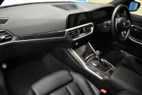 BMW 3シリーズ 330i Mｽﾎﾟｰﾂ G20型 高出力 ｲﾉﾍﾞｰｼｮﾝ&ﾊｲﾗｲﾝ&ｺﾝﾌｫｰﾄP 3Dﾃﾞｻﾞｲﾝﾏﾌﾗｰ&ﾀﾞｳﾝｻｽ ﾚｰｻﾞｰLEDﾗｲﾄ ﾋｰﾀｰ付黒革 HUD ACC 19AW Mｽﾎﾟｰﾂﾌﾞﾚｰｷ ﾊﾟｰｷﾝｸﾞｱｼｽﾄ+  3Dﾋﾞｭｰ全周囲ｶﾒﾗ ﾀｯﾁﾊﾟﾈﾙﾅﾋﾞ ｱｯﾌﾟﾙｶｰﾌﾟﾚｲ 側面衝突&車線変更警告  2年保証