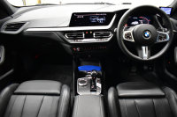 BMW 1シリーズ M135i xDrive 4WD ﾃﾞﾋﾞｭｰP ｺﾝﾌｫｰﾄ&ﾅﾋﾞｹﾞｰｼｮﾝP ﾋｰﾀｰ付ﾌﾞﾗｯｸﾚｻﾞｰMｽﾎﾟｰﾂｼｰﾄ 可変ｻｽﾍﾟﾝｼｮﾝ Mｼｰﾄﾍﾞﾙﾄ Mｽﾎﾟｰﾂﾌﾞﾚｰｷ ACC Pｱｼｽﾄ BMWﾗｲﾌﾞｺｯｸﾋﾟｯﾄ ﾀｯﾁﾊﾟﾈﾙﾅﾋﾞ ｱｯﾌﾟﾙｶｰﾌﾟﾚｲ ﾍｷｻｺﾞﾅﾙLEDﾍｯﾄﾞﾗｲﾄ  2年保証