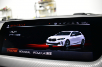 BMW 1シリーズ M135i xDrive 4WD ﾃﾞﾋﾞｭｰP ｺﾝﾌｫｰﾄ&ﾅﾋﾞｹﾞｰｼｮﾝP ﾋｰﾀｰ付ﾌﾞﾗｯｸﾚｻﾞｰMｽﾎﾟｰﾂｼｰﾄ 可変ｻｽﾍﾟﾝｼｮﾝ Mｼｰﾄﾍﾞﾙﾄ Mｽﾎﾟｰﾂﾌﾞﾚｰｷ ACC Pｱｼｽﾄ BMWﾗｲﾌﾞｺｯｸﾋﾟｯﾄ ﾀｯﾁﾊﾟﾈﾙﾅﾋﾞ ｱｯﾌﾟﾙｶｰﾌﾟﾚｲ ﾍｷｻｺﾞﾅﾙLEDﾍｯﾄﾞﾗｲﾄ  2年保証