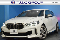 BMW 1シリーズ M135i xDrive 4WD ﾃﾞﾋﾞｭｰP ｺﾝﾌｫｰﾄ&ﾅﾋﾞｹﾞｰｼｮﾝP ﾋｰﾀｰ付ﾌﾞﾗｯｸﾚｻﾞｰMｽﾎﾟｰﾂｼｰﾄ 可変ｻｽﾍﾟﾝｼｮﾝ Mｼｰﾄﾍﾞﾙﾄ Mｽﾎﾟｰﾂﾌﾞﾚｰｷ ACC Pｱｼｽﾄ BMWﾗｲﾌﾞｺｯｸﾋﾟｯﾄ ﾀｯﾁﾊﾟﾈﾙﾅﾋﾞ ｱｯﾌﾟﾙｶｰﾌﾟﾚｲ ﾍｷｻｺﾞﾅﾙLEDﾍｯﾄﾞﾗｲﾄ  2年保証