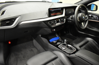 BMW 1シリーズ M135i xDrive 4WD ﾃﾞﾋﾞｭｰP ｺﾝﾌｫｰﾄ&ﾅﾋﾞｹﾞｰｼｮﾝP ﾋｰﾀｰ付ﾌﾞﾗｯｸﾚｻﾞｰMｽﾎﾟｰﾂｼｰﾄ 可変ｻｽﾍﾟﾝｼｮﾝ Mｼｰﾄﾍﾞﾙﾄ Mｽﾎﾟｰﾂﾌﾞﾚｰｷ ACC Pｱｼｽﾄ BMWﾗｲﾌﾞｺｯｸﾋﾟｯﾄ ﾀｯﾁﾊﾟﾈﾙﾅﾋﾞ ｱｯﾌﾟﾙｶｰﾌﾟﾚｲ ﾍｷｻｺﾞﾅﾙLEDﾍｯﾄﾞﾗｲﾄ  2年保証