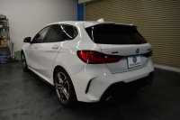 BMW 1シリーズ M135i xDrive 4WD ﾃﾞﾋﾞｭｰP ｺﾝﾌｫｰﾄ&ﾅﾋﾞｹﾞｰｼｮﾝP ﾋｰﾀｰ付ﾌﾞﾗｯｸﾚｻﾞｰMｽﾎﾟｰﾂｼｰﾄ 可変ｻｽﾍﾟﾝｼｮﾝ Mｼｰﾄﾍﾞﾙﾄ Mｽﾎﾟｰﾂﾌﾞﾚｰｷ ACC Pｱｼｽﾄ BMWﾗｲﾌﾞｺｯｸﾋﾟｯﾄ ﾀｯﾁﾊﾟﾈﾙﾅﾋﾞ ｱｯﾌﾟﾙｶｰﾌﾟﾚｲ ﾍｷｻｺﾞﾅﾙLEDﾍｯﾄﾞﾗｲﾄ  2年保証