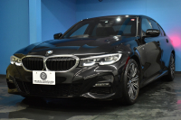 BMW 3シリーズ 320i Mｽﾎﾟｰﾂ G20型 ﾊﾟｰｷﾝｸﾞｱｼｽﾄﾌﾟﾗｽ 追従ACC LEDﾍｯﾄﾞﾗｲﾄ ｼｰﾄﾋｰﾀｰ 3Dﾋﾞｭｰ全周囲ｶﾒﾗ ﾀｯﾁﾊﾟﾈﾙﾅﾋﾞ ｱｯﾌﾟﾙｶｰﾌﾟﾚｲ 側面衝突&車線変更&逸脱&歩行者警告 液晶ﾒｰﾀｰ 後退ｱｼｽﾄ ｱｸﾃｨﾌﾞPDC緊急ﾌﾞﾚｰｷ 18AW  2年保証