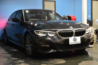 BMW 3シリーズ 320i Mｽﾎﾟｰﾂ G20型 ﾊﾟｰｷﾝｸﾞｱｼｽﾄﾌﾟﾗｽ 追従ACC LEDﾍｯﾄﾞﾗｲﾄ ｼｰﾄﾋｰﾀｰ 3Dﾋﾞｭｰ全周囲ｶﾒﾗ ﾀｯﾁﾊﾟﾈﾙﾅﾋﾞ ｱｯﾌﾟﾙｶｰﾌﾟﾚｲ 側面衝突&車線変更&逸脱&歩行者警告 液晶ﾒｰﾀｰ 後退ｱｼｽﾄ ｱｸﾃｨﾌﾞPDC緊急ﾌﾞﾚｰｷ 18AW  2年保証