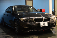 BMW 3シリーズ 320i Mｽﾎﾟｰﾂ G20型 ﾊﾟｰｷﾝｸﾞｱｼｽﾄﾌﾟﾗｽ 追従ACC LEDﾍｯﾄﾞﾗｲﾄ ｼｰﾄﾋｰﾀｰ 3Dﾋﾞｭｰ全周囲ｶﾒﾗ ﾀｯﾁﾊﾟﾈﾙﾅﾋﾞ ｱｯﾌﾟﾙｶｰﾌﾟﾚｲ 側面衝突&車線変更&逸脱&歩行者警告 液晶ﾒｰﾀｰ 後退ｱｼｽﾄ ｱｸﾃｨﾌﾞPDC緊急ﾌﾞﾚｰｷ 18AW  2年保証