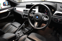 BMW X1 Xdrive20i Mｽﾎﾟｰﾂ 中期 4WD ｱﾄﾞﾊﾞﾝｽﾄﾞｱｸﾃｨﾌﾞｾｰﾌﾃｨ&ｺﾝﾌｫｰﾄP 追従ACC HUD ﾋｰﾀｰ付黒革 ｱﾙﾊﾟｲﾝ製後席用ﾓﾆﾀｰ ﾌﾙｾｸﾞTV  NEWﾃﾞｻﾞｲﾝﾒｰﾀｰ 電子ｼﾌﾄ ﾀｯﾁﾊﾟﾈﾙﾅﾋﾞBｶﾒﾗ Pｱｼｽﾄ LEDﾍｯﾄﾞﾗｲﾄ 衝突軽減 車線逸脱&歩行者警告 電動Rｹﾞｰﾄ 2年保証