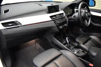 BMW X1 Xdrive20i Mｽﾎﾟｰﾂ 中期 4WD ｱﾄﾞﾊﾞﾝｽﾄﾞｱｸﾃｨﾌﾞｾｰﾌﾃｨ&ｺﾝﾌｫｰﾄP 追従ACC HUD ﾋｰﾀｰ付黒革 ｱﾙﾊﾟｲﾝ製後席用ﾓﾆﾀｰ ﾌﾙｾｸﾞTV  NEWﾃﾞｻﾞｲﾝﾒｰﾀｰ 電子ｼﾌﾄ ﾀｯﾁﾊﾟﾈﾙﾅﾋﾞBｶﾒﾗ Pｱｼｽﾄ LEDﾍｯﾄﾞﾗｲﾄ 衝突軽減 車線逸脱&歩行者警告 電動Rｹﾞｰﾄ 2年保証