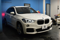 BMW X1 Xdrive20i Mｽﾎﾟｰﾂ 中期 4WD ｱﾄﾞﾊﾞﾝｽﾄﾞｱｸﾃｨﾌﾞｾｰﾌﾃｨ&ｺﾝﾌｫｰﾄP 追従ACC HUD ﾋｰﾀｰ付黒革 ｱﾙﾊﾟｲﾝ製後席用ﾓﾆﾀｰ ﾌﾙｾｸﾞTV  NEWﾃﾞｻﾞｲﾝﾒｰﾀｰ 電子ｼﾌﾄ ﾀｯﾁﾊﾟﾈﾙﾅﾋﾞBｶﾒﾗ Pｱｼｽﾄ LEDﾍｯﾄﾞﾗｲﾄ 衝突軽減 車線逸脱&歩行者警告 電動Rｹﾞｰﾄ 2年保証