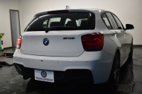 BMW 1シリーズ M135i 直6ﾀｰﾎﾞ320馬力 ｱﾀﾞﾌﾟﾃｨﾌﾞMｻｽ 大型ﾌﾞﾚｰｷｼｽﾃﾑ ｱﾙｶﾝﾀｰﾗ電動ｽﾎﾟｰﾂｼｰﾄ ﾀｯﾁﾊﾟｯﾄﾞ付iﾄﾞﾗｲﾌﾞHDDﾅﾋﾞ Bｶﾒﾗ ﾘｱPDC ﾊﾟﾄﾞﾙｼﾌﾄ 専用18AW ｽﾏｰﾄｷｰ DSRC 2年保証