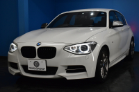 BMW 1シリーズ M135i 直6ﾀｰﾎﾞ320馬力 ｱﾀﾞﾌﾟﾃｨﾌﾞMｻｽ 大型ﾌﾞﾚｰｷｼｽﾃﾑ ｱﾙｶﾝﾀｰﾗ電動ｽﾎﾟｰﾂｼｰﾄ ﾀｯﾁﾊﾟｯﾄﾞ付iﾄﾞﾗｲﾌﾞHDDﾅﾋﾞ Bｶﾒﾗ ﾘｱPDC ﾊﾟﾄﾞﾙｼﾌﾄ 専用18AW ｽﾏｰﾄｷｰ DSRC 2年保証