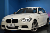 BMW 1シリーズ M135i 直6ﾀｰﾎﾞ320馬力 ｱﾀﾞﾌﾟﾃｨﾌﾞMｻｽ 大型ﾌﾞﾚｰｷｼｽﾃﾑ ｱﾙｶﾝﾀｰﾗ電動ｽﾎﾟｰﾂｼｰﾄ ﾀｯﾁﾊﾟｯﾄﾞ付iﾄﾞﾗｲﾌﾞHDDﾅﾋﾞ Bｶﾒﾗ ﾘｱPDC ﾊﾟﾄﾞﾙｼﾌﾄ 専用18AW ｽﾏｰﾄｷｰ DSRC 2年保証