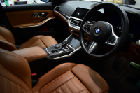 BMW 3シリーズ 320i Mｽﾎﾟｰﾂ 1ｵｰﾅｰ ﾊｲﾗｲﾝ&ｺﾝﾌｫｰﾄP ﾋｰﾀｰ付ｺﾆｬｯｸﾚｻﾞｰ HUD ﾌﾙｾｸﾞTV ﾀｯﾁﾊﾟﾈﾙﾅﾋﾞBｶﾒﾗPｱｼｽﾄ ｱｯﾌﾟﾙｶｰﾌﾟﾚｲ  追従ACC LEDﾍｯﾄﾞﾗｲﾄ 電動ﾄﾗﾝｸ 側面衝突&車線変更&逸脱&歩行者警告 液晶ﾒｰﾀｰ 後退ｱｼｽﾄ ｱｸﾃｨﾌﾞPDC緊急ﾌﾞﾚｰｷ  2年保証