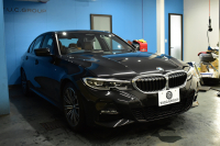 BMW 3シリーズ 320i Mｽﾎﾟｰﾂ 1ｵｰﾅｰ ﾊｲﾗｲﾝ&ｺﾝﾌｫｰﾄP ﾋｰﾀｰ付ｺﾆｬｯｸﾚｻﾞｰ HUD ﾌﾙｾｸﾞTV ﾀｯﾁﾊﾟﾈﾙﾅﾋﾞBｶﾒﾗPｱｼｽﾄ ｱｯﾌﾟﾙｶｰﾌﾟﾚｲ  追従ACC LEDﾍｯﾄﾞﾗｲﾄ 電動ﾄﾗﾝｸ 側面衝突&車線変更&逸脱&歩行者警告 液晶ﾒｰﾀｰ 後退ｱｼｽﾄ ｱｸﾃｨﾌﾞPDC緊急ﾌﾞﾚｰｷ  2年保証