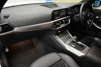 BMW 3シリーズ 320d Xﾄﾞﾗｲﾌﾞ Mｽﾎﾟｰﾂ G20型 4WD ｺﾝﾌｫｰﾄP Pｱｼｽﾄﾌﾟﾗｽ 3Dﾋﾞｭｰ全周囲ｶﾒﾗ ﾋｰﾀｰ付ｱﾙｶﾝﾀｰﾗ電動ｽﾎﾟｰﾂｼｰﾄ ﾀｯﾁﾊﾟﾈﾙﾅﾋﾞBｶﾒﾗ ｱｯﾌﾟﾙｶｰﾌﾟﾚｲ  追従ACC LEDﾍｯﾄﾞﾗｲﾄ 電動ﾄﾗﾝｸ 側面衝突&車線変更&逸脱&歩行者警告 液晶ﾒｰﾀｰ 後退ｱｼｽﾄ 2年保証