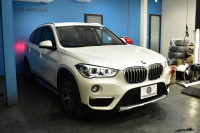 BMW X1 Xdrive18d Xﾗｲﾝ 中期 4WD ﾊｲﾗｲﾝ&ｺﾝﾌｫｰﾄP ｱﾄﾞﾊﾞﾝｽﾄﾞｱｸﾃｨﾌﾞｾｰﾌﾃｨP 追従ACC HUD ﾋｰﾀｰ付電動ﾓｶﾚｻﾞｰ LEDﾍｯﾄﾞﾗｲﾄ 衝突軽減ﾌﾞﾚｰｷ 車線逸脱&歩行者警告 ﾀｯﾁﾊﾟﾈﾙiﾄﾞﾗｲﾌﾞﾅﾋﾞBｶﾒﾗ ﾌﾙｾｸﾞTV Pｱｼｽﾄ 前後PDC 電動ﾄﾗﾝｸ  ｽﾏｰﾄｷｰ 2年保証