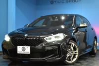 BMW 1シリーズ M135i xDrive ﾌﾙﾀｲﾑ4WD ｺﾝﾌｫｰﾄ&ﾅﾋﾞｹﾞｰｼｮﾝP Mｽﾎﾟｰﾂｼｰﾄ Mｽﾎﾟｰﾂﾌﾞﾚｰｷ 追従ACC Pｱｼｽﾄ BMWﾗｲﾌﾞｺｯｸﾋﾟｯﾄ ﾋｰﾀｰ付ｱﾙｶﾝﾀｰﾗｺﾝﾋﾞｽﾎﾟｰﾂｼｰﾄ ﾀｯﾁﾊﾟﾈﾙﾅﾋﾞ ｱｯﾌﾟﾙｶｰﾌﾟﾚｲ ﾍｷｻｺﾞﾅﾙLEDﾍｯﾄﾞﾗｲﾄ 電動Rｹﾞｰﾄ 2年保証