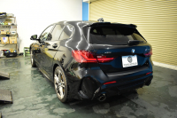 BMW 1シリーズ M135i xDrive ﾌﾙﾀｲﾑ4WD ｺﾝﾌｫｰﾄ&ﾅﾋﾞｹﾞｰｼｮﾝP Mｽﾎﾟｰﾂｼｰﾄ Mｽﾎﾟｰﾂﾌﾞﾚｰｷ 追従ACC Pｱｼｽﾄ BMWﾗｲﾌﾞｺｯｸﾋﾟｯﾄ ﾋｰﾀｰ付ｱﾙｶﾝﾀｰﾗｺﾝﾋﾞｽﾎﾟｰﾂｼｰﾄ ﾀｯﾁﾊﾟﾈﾙﾅﾋﾞ ｱｯﾌﾟﾙｶｰﾌﾟﾚｲ ﾍｷｻｺﾞﾅﾙLEDﾍｯﾄﾞﾗｲﾄ 電動Rｹﾞｰﾄ 2年保証