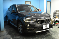 BMW X1 Xdrive20i Xﾗｲﾝ  ﾊｲﾗｲﾝ 4WD 1ｵｰﾅｰ  ｱﾄﾞﾊﾞﾝｽﾄﾞｱｸﾃｨﾌﾞｾｰﾌﾃｨP 追従ACC HUD ﾋｰﾀｰ付ﾓｶﾚｻﾞｰ ﾀｯﾁﾊﾟｯﾄﾞﾅﾋﾞBｶﾒﾗ Pｱｼｽﾄ前後PDC LEDﾍｯﾄﾞﾗｲﾄ 衝突軽減 車線逸脱&歩行者警告 電動Rｹﾞｰﾄ ｳｯﾄﾞｲﾝﾃﾘｱ ﾄﾞﾗﾊﾟﾌｫ 2年保証