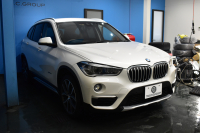 BMW X1 Xdrive20i Xﾗｲﾝ 4WD 1ｵｰﾅｰ  ｱﾄﾞﾊﾞﾝｽﾄﾞｱｸﾃｨﾌﾞｾｰﾌﾃｨP 追従ACC HUD ﾋｰﾀｰ付茶革 ﾀｯﾁﾊﾟｯﾄﾞﾅﾋﾞBｶﾒﾗ Pｱｼｽﾄ前後PDC LEDﾍｯﾄﾞﾗｲﾄ 衝突軽減 車線逸脱&歩行者警告 電動Rｹﾞｰﾄ ｳｯﾄﾞｲﾝﾃﾘｱ ﾄﾞﾗﾊﾟﾌｫ 19AW 2年保証
