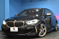 BMW 1シリーズ M135i xDrive 4WD ﾌﾟﾗｽ&ｽﾄﾚｰｼﾞ&ﾅﾋﾞｹﾞｰｼｮﾝP ﾋｰﾀｰ付ﾏｸﾞﾏﾚｯﾄﾞﾀﾞｺﾀﾚｻﾞｰ ｱﾀﾞﾌﾟﾃｨﾌﾞｻｽ Mｽﾎﾟｰﾂｼｰﾄ Mｽﾎﾟｰﾂﾌﾞﾚｰｷ Mｼｰﾄﾍﾞﾙﾄ 追従ACC Pｱｼｽﾄ ﾗｲﾌﾞｺｯｸﾋﾟｯﾄ ﾀｯﾁﾊﾟﾈﾙﾅﾋﾞ ｱｯﾌﾟﾙｶｰﾌﾟﾚｲ LEDﾍｯﾄﾞﾗｲﾄ 2年保証