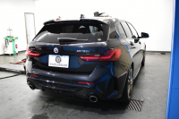 BMW 1シリーズ M135i xDrive 4WD ﾌﾟﾗｽ&ｽﾄﾚｰｼﾞ&ﾅﾋﾞｹﾞｰｼｮﾝP ﾋｰﾀｰ付ﾏｸﾞﾏﾚｯﾄﾞﾀﾞｺﾀﾚｻﾞｰ ｱﾀﾞﾌﾟﾃｨﾌﾞｻｽ Mｽﾎﾟｰﾂｼｰﾄ Mｽﾎﾟｰﾂﾌﾞﾚｰｷ Mｼｰﾄﾍﾞﾙﾄ 追従ACC Pｱｼｽﾄ ﾗｲﾌﾞｺｯｸﾋﾟｯﾄ ﾀｯﾁﾊﾟﾈﾙﾅﾋﾞ ｱｯﾌﾟﾙｶｰﾌﾟﾚｲ LEDﾍｯﾄﾞﾗｲﾄ 2年保証