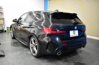 BMW 1シリーズ M135i xDrive 4WD ﾌﾟﾗｽ&ｽﾄﾚｰｼﾞ&ﾅﾋﾞｹﾞｰｼｮﾝP ﾋｰﾀｰ付ﾏｸﾞﾏﾚｯﾄﾞﾀﾞｺﾀﾚｻﾞｰ ｱﾀﾞﾌﾟﾃｨﾌﾞｻｽ Mｽﾎﾟｰﾂｼｰﾄ Mｽﾎﾟｰﾂﾌﾞﾚｰｷ Mｼｰﾄﾍﾞﾙﾄ 追従ACC Pｱｼｽﾄ ﾗｲﾌﾞｺｯｸﾋﾟｯﾄ ﾀｯﾁﾊﾟﾈﾙﾅﾋﾞ ｱｯﾌﾟﾙｶｰﾌﾟﾚｲ LEDﾍｯﾄﾞﾗｲﾄ 2年保証