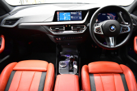 BMW 1シリーズ M135i xDrive 4WD ﾌﾟﾗｽ&ｽﾄﾚｰｼﾞ&ﾅﾋﾞｹﾞｰｼｮﾝP ﾋｰﾀｰ付ﾏｸﾞﾏﾚｯﾄﾞﾀﾞｺﾀﾚｻﾞｰ ｱﾀﾞﾌﾟﾃｨﾌﾞｻｽ Mｽﾎﾟｰﾂｼｰﾄ Mｽﾎﾟｰﾂﾌﾞﾚｰｷ Mｼｰﾄﾍﾞﾙﾄ 追従ACC Pｱｼｽﾄ ﾗｲﾌﾞｺｯｸﾋﾟｯﾄ ﾀｯﾁﾊﾟﾈﾙﾅﾋﾞ ｱｯﾌﾟﾙｶｰﾌﾟﾚｲ LEDﾍｯﾄﾞﾗｲﾄ 2年保証