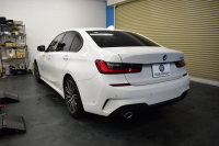 BMW 3シリーズ 320i Mｽﾎﾟｰﾂ ｺﾝﾌｫｰﾄP HUD ｼﾞｪｽﾁｬｰｺﾝﾄﾛｰﾙ付ﾀｯﾁﾊﾟﾈﾙﾅﾋﾞ ﾊﾟｰｷﾝｸﾞｱｼｽﾄﾌﾟﾗｽ 追従ACC LEDﾍｯﾄﾞﾗｲﾄ ｼｰﾄﾋｰﾀｰ 3Dﾋﾞｭｰ全周囲ｶﾒﾗ ｱｯﾌﾟﾙｶｰﾌﾟﾚｲ 側面衝突&車線変更&逸脱&歩行者警告 液晶ﾒｰﾀｰ 後退ｱｼｽﾄ ｱｸﾃｨﾌﾞPDC緊急ﾌﾞﾚｰｷ  2年保証