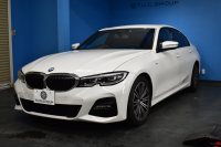 BMW 3シリーズ 320i Mｽﾎﾟｰﾂ ｺﾝﾌｫｰﾄP HUD ｼﾞｪｽﾁｬｰｺﾝﾄﾛｰﾙ付ﾀｯﾁﾊﾟﾈﾙﾅﾋﾞ ﾊﾟｰｷﾝｸﾞｱｼｽﾄﾌﾟﾗｽ 追従ACC LEDﾍｯﾄﾞﾗｲﾄ ｼｰﾄﾋｰﾀｰ 3Dﾋﾞｭｰ全周囲ｶﾒﾗ ｱｯﾌﾟﾙｶｰﾌﾟﾚｲ 側面衝突&車線変更&逸脱&歩行者警告 液晶ﾒｰﾀｰ 後退ｱｼｽﾄ ｱｸﾃｨﾌﾞPDC緊急ﾌﾞﾚｰｷ  2年保証