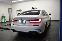 BMW 3シリーズ 320i Mｽﾎﾟｰﾂ ｺﾝﾌｫｰﾄP HUD ｼﾞｪｽﾁｬｰｺﾝﾄﾛｰﾙ付ﾀｯﾁﾊﾟﾈﾙﾅﾋﾞ ﾊﾟｰｷﾝｸﾞｱｼｽﾄﾌﾟﾗｽ 追従ACC LEDﾍｯﾄﾞﾗｲﾄ ｼｰﾄﾋｰﾀｰ 3Dﾋﾞｭｰ全周囲ｶﾒﾗ ｱｯﾌﾟﾙｶｰﾌﾟﾚｲ 側面衝突&車線変更&逸脱&歩行者警告 液晶ﾒｰﾀｰ 後退ｱｼｽﾄ ｱｸﾃｨﾌﾞPDC緊急ﾌﾞﾚｰｷ  2年保証