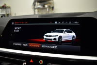 BMW 3シリーズ 320i Mｽﾎﾟｰﾂ ｺﾝﾌｫｰﾄP ｵﾌﾟｼｮﾝHUD 全周囲ｶﾒﾗ3Dﾋﾞｭｰ ﾜｲﾔﾚｽ充電 電動ﾄﾗﾝｸ ﾋｰﾀｰ付ｱﾙｶﾝﾀｰﾗｺﾝﾋﾞ ﾀｯﾁﾊﾟﾈﾙﾅﾋﾞ ｱｯﾌﾟﾙｶｰﾌﾟﾚｲ 追従ACC LEDﾍｯﾄﾞﾗｲﾄ 側面衝突&車線変更&逸脱&歩行者警告 液晶ﾒｰﾀｰ 後退ｱｼｽﾄ Pｱｼｽﾄ 2年保証