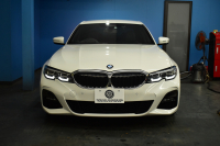 BMW 3シリーズ 320i Mｽﾎﾟｰﾂ ｺﾝﾌｫｰﾄP ｵﾌﾟｼｮﾝHUD 全周囲ｶﾒﾗ3Dﾋﾞｭｰ ﾜｲﾔﾚｽ充電 電動ﾄﾗﾝｸ ﾋｰﾀｰ付ｱﾙｶﾝﾀｰﾗｺﾝﾋﾞ ﾀｯﾁﾊﾟﾈﾙﾅﾋﾞ ｱｯﾌﾟﾙｶｰﾌﾟﾚｲ 追従ACC LEDﾍｯﾄﾞﾗｲﾄ 側面衝突&車線変更&逸脱&歩行者警告 液晶ﾒｰﾀｰ 後退ｱｼｽﾄ Pｱｼｽﾄ 2年保証