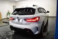 BMW 1シリーズ M135i xDrive ﾌﾙﾀｲﾑ4WD TV ｺﾝﾌｫｰﾄ&ﾅﾋﾞｹﾞｰｼｮﾝ&ｽﾄﾚｰｼﾞP Mｽﾎﾟｰﾂｼｰﾄ Mｽﾎﾟｰﾂﾌﾞﾚｰｷ 可変ｻｽ 追従ACC BMWﾗｲﾌﾞｺｯｸﾋﾟｯﾄ ﾋｰﾀｰ付ｱﾙｶﾝﾀｰﾗｽﾎﾟｰﾂｼｰﾄ ﾀｯﾁﾊﾟﾈﾙﾅﾋﾞ ｱｯﾌﾟﾙｶｰﾌﾟﾚｲ ﾍｷｻｺﾞﾅﾙLEDﾍｯﾄﾞﾗｲﾄ 電動Rｹﾞｰﾄ 2年保証