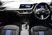 BMW 1シリーズ M135i xDrive ﾌﾙﾀｲﾑ4WD TV ｺﾝﾌｫｰﾄ&ﾅﾋﾞｹﾞｰｼｮﾝ&ｽﾄﾚｰｼﾞP Mｽﾎﾟｰﾂｼｰﾄ Mｽﾎﾟｰﾂﾌﾞﾚｰｷ 可変ｻｽ 追従ACC BMWﾗｲﾌﾞｺｯｸﾋﾟｯﾄ ﾋｰﾀｰ付ｱﾙｶﾝﾀｰﾗｽﾎﾟｰﾂｼｰﾄ ﾀｯﾁﾊﾟﾈﾙﾅﾋﾞ ｱｯﾌﾟﾙｶｰﾌﾟﾚｲ ﾍｷｻｺﾞﾅﾙLEDﾍｯﾄﾞﾗｲﾄ 電動Rｹﾞｰﾄ 2年保証