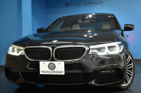 BMW 5シリーズ 530i Mｽﾎﾟｰﾂ G30型 型式変更後ﾓﾃﾞﾙ全面液晶ﾒｰﾀｰﾊﾟﾈﾙ   高出力 ｻﾝﾙｰﾌ ﾊｲﾗｲﾝP 全席ﾋｰﾀｰｱｲﾎﾞﾘｰ革 LEDﾍｯﾄﾞﾗｲﾄ 追従ACC HUD ﾊｰﾏﾝｶｰﾄﾞﾝ 車線変更&逸脱警告 衝突軽減B ﾀｯﾁﾊﾟﾈﾙ対応iﾄﾞﾗｲﾌﾞHDDﾅﾋﾞﾌﾙｾｸﾞ 3Dﾋﾞｭｰ Bｶﾒﾗ 電動ﾄﾗﾝｸ 2年保証