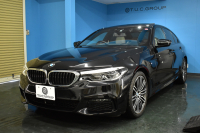 BMW 5シリーズ 530i Mｽﾎﾟｰﾂ G30型 型式変更後ﾓﾃﾞﾙ全面液晶ﾒｰﾀｰﾊﾟﾈﾙ   高出力 ｻﾝﾙｰﾌ ﾊｲﾗｲﾝP 全席ﾋｰﾀｰｱｲﾎﾞﾘｰ革 LEDﾍｯﾄﾞﾗｲﾄ 追従ACC HUD ﾊｰﾏﾝｶｰﾄﾞﾝ 車線変更&逸脱警告 衝突軽減B ﾀｯﾁﾊﾟﾈﾙ対応iﾄﾞﾗｲﾌﾞHDDﾅﾋﾞﾌﾙｾｸﾞ 3Dﾋﾞｭｰ Bｶﾒﾗ 電動ﾄﾗﾝｸ 2年保証